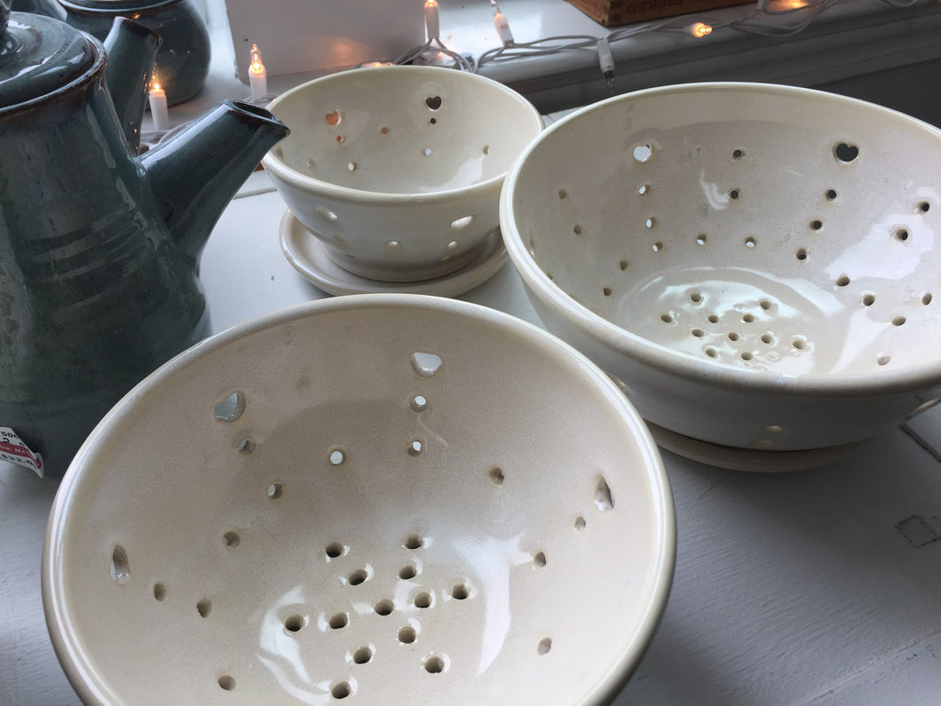 Berry Bowl with dish, Cream